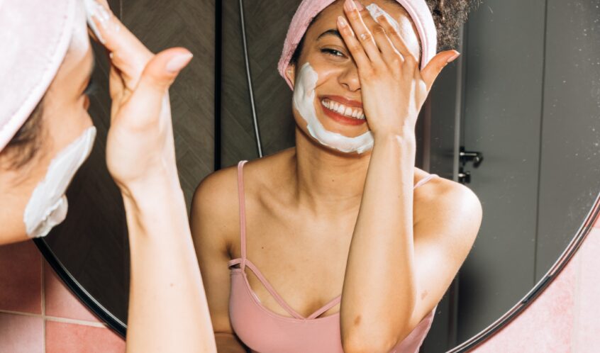 A women is applying a cream on her face